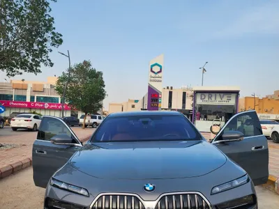 2024 بي ام دبليو الفئة السابعة 735 إل أي