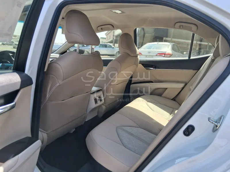 2023 تويوتا كامري ال اي