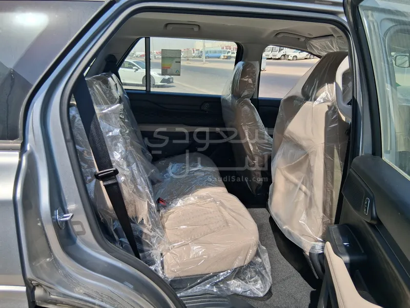 2025 فورد ايفرست