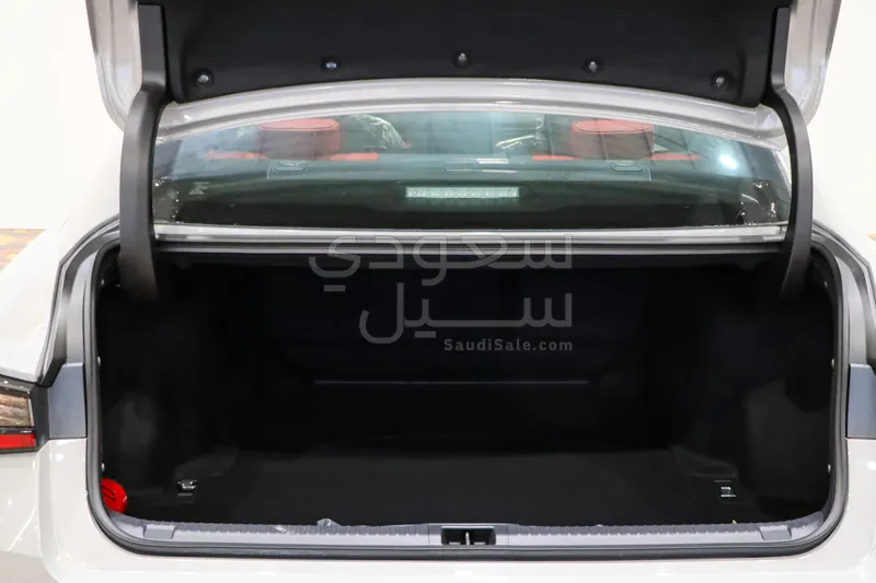 2026 لكزس آي إس 350 إف
