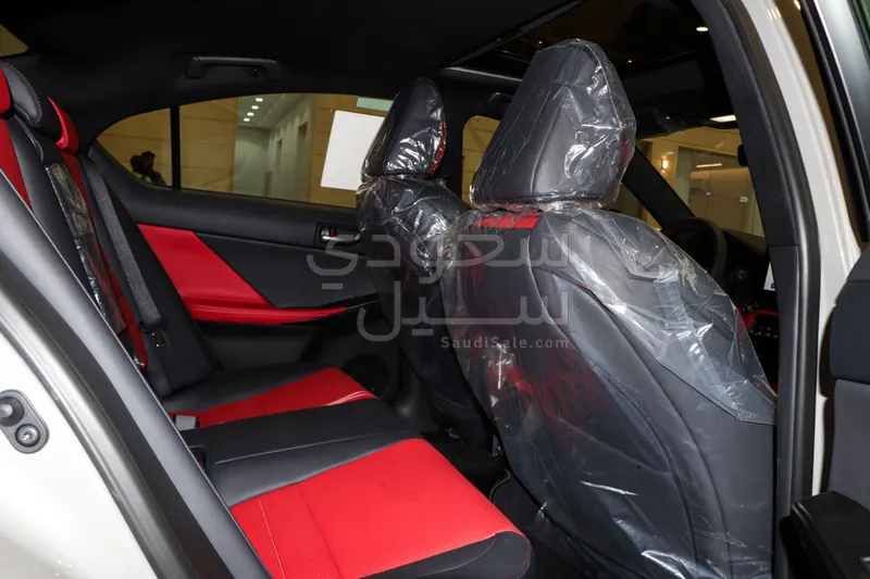 2026 لكزس آي إس 350 إف
