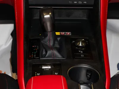 2026 لكزس آي إس 350 إف