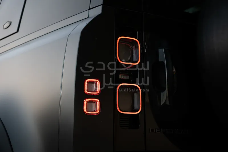 2023 لاند روفر ديفيندر إصدار كارباثيان