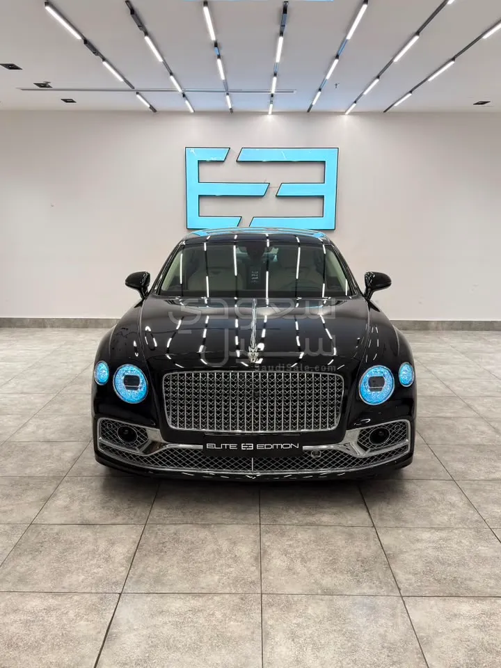 2022 بنتلي كونتيننتل فلاينج سبير دابليو 12