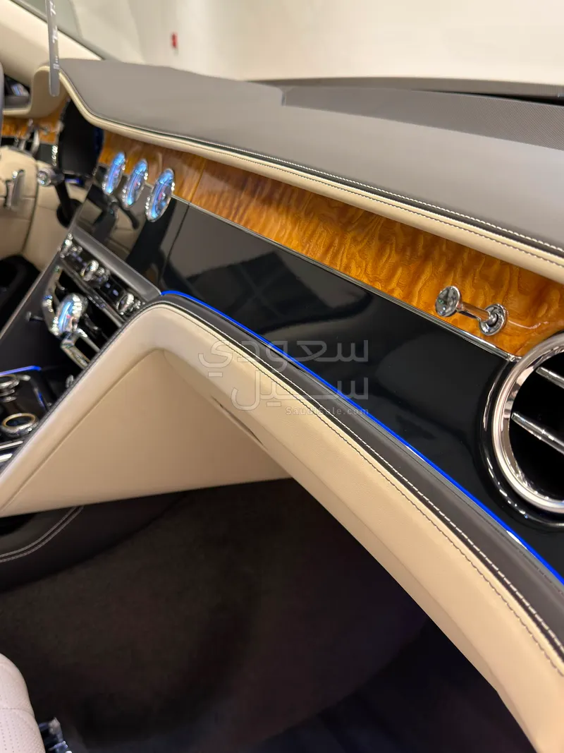 2022 بنتلي كونتيننتل فلاينج سبير دابليو 12
