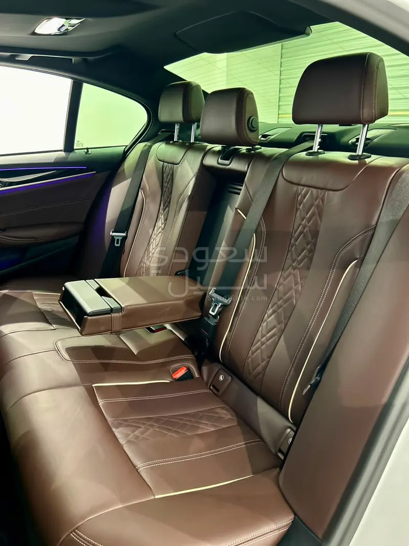 2023 بي ام دبليو الفئة الخامسة 550 أي إم