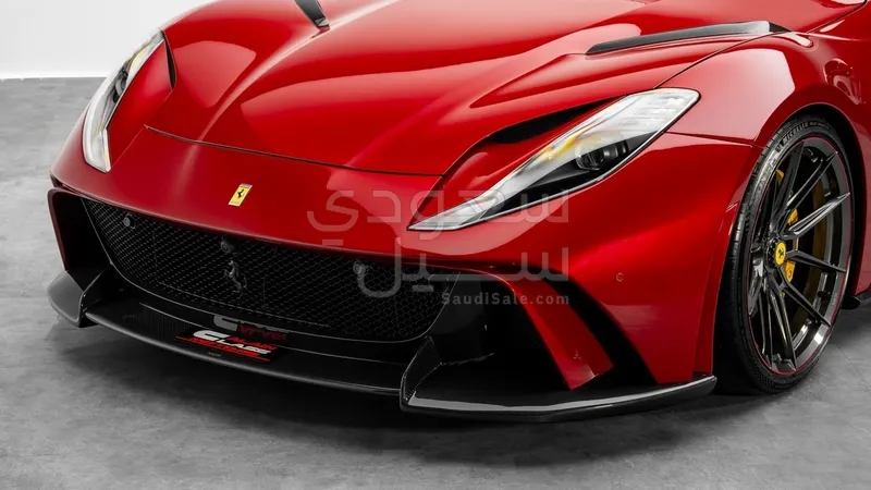 2022 فيراري 812 جي تي اس