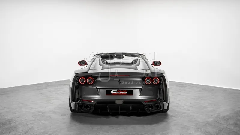 2022 فيراري 812 جي تي اس