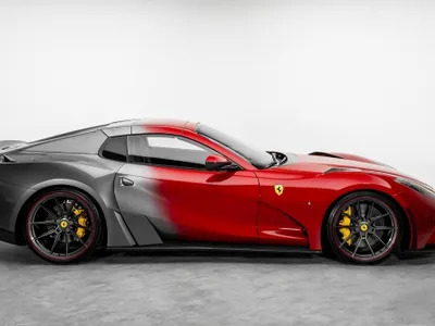 2022 فيراري 812 جي تي اس