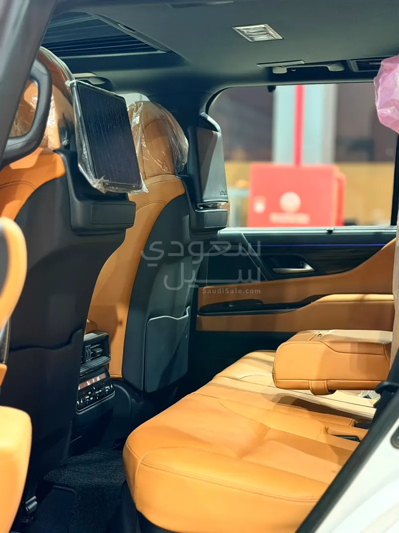 2023 لكزس إل إكس 600 BB