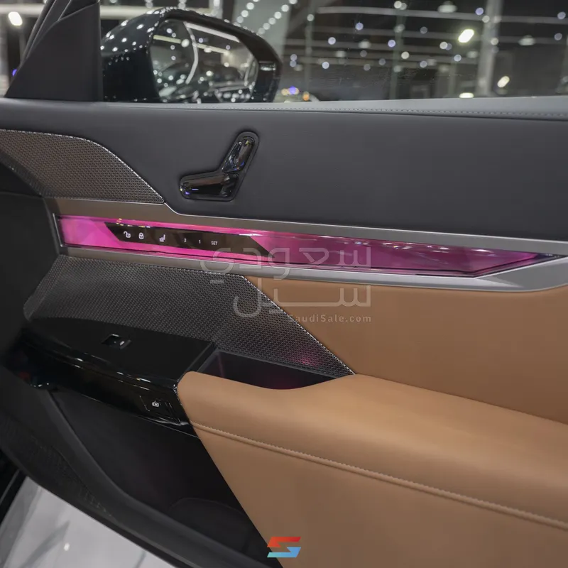 2025 بي ام دبليو الفئة السابعة 750 ألبينا