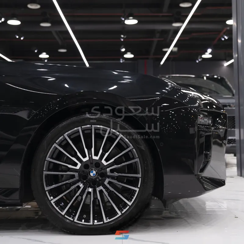 2025 بي ام دبليو الفئة السابعة 750 ألبينا