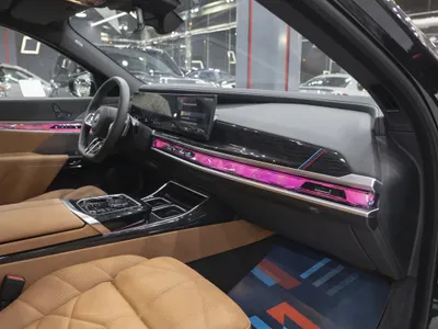 2025 بي ام دبليو الفئة السابعة 750 ألبينا