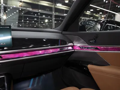 2025 بي ام دبليو الفئة السابعة 750 ألبينا