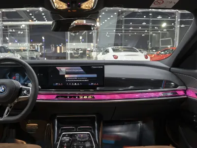 2025 بي ام دبليو الفئة السابعة 750 ألبينا