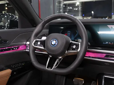 2025 بي ام دبليو الفئة السابعة 750 ألبينا