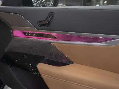 2025 بي ام دبليو الفئة السابعة 750 ألبينا