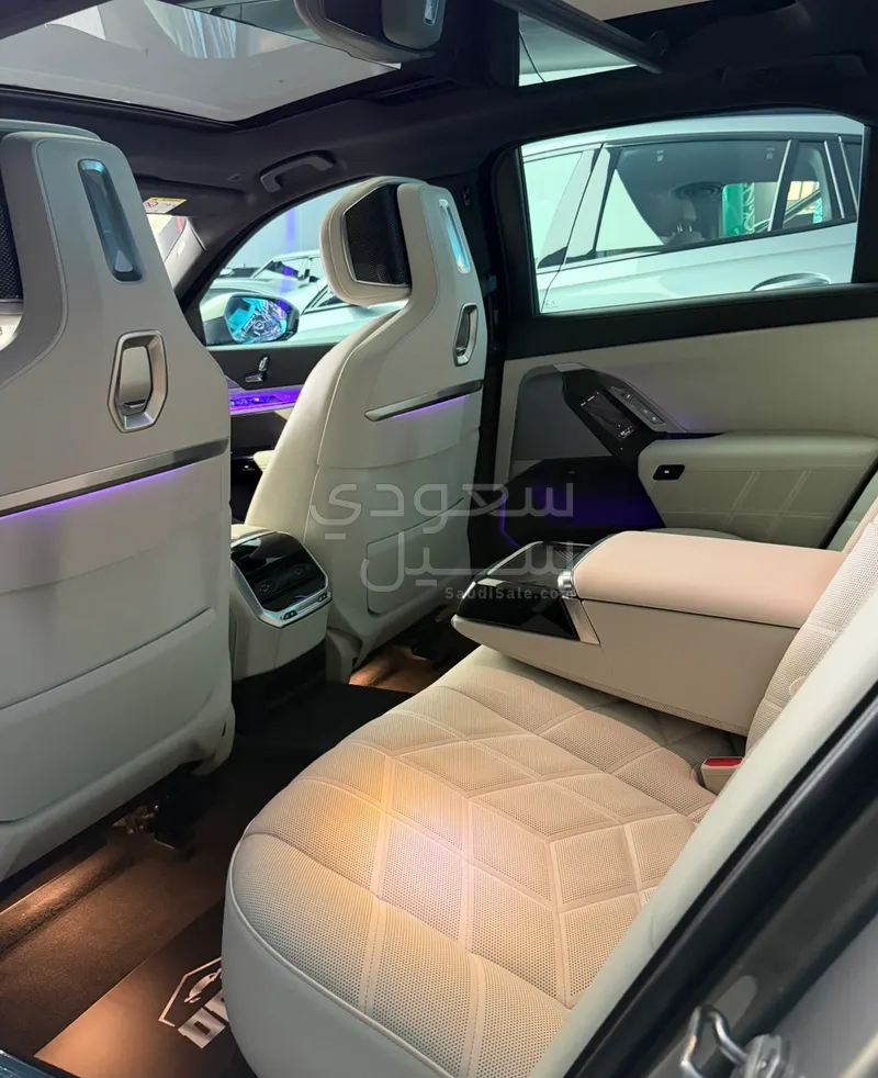 2025 بي ام دبليو الفئة السابعة 735أي