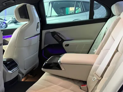 2025 بي ام دبليو الفئة السابعة 735أي