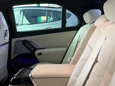 2025 بي ام دبليو الفئة السابعة 735أي