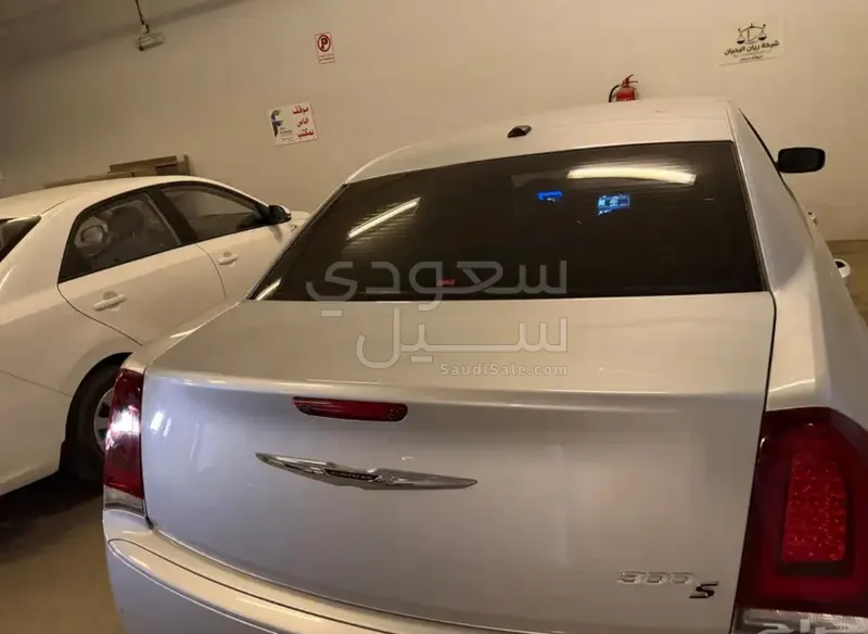 2021 كرايسلر 300 اس