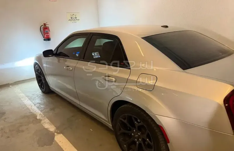 2021 كرايسلر 300 اس