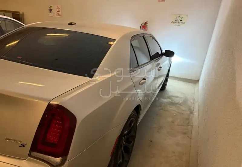 2021 كرايسلر 300 اس