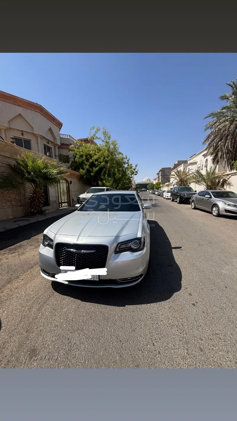 2021 كرايسلر 300 اس