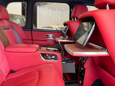 2022 رولز رويس كولينان سلفر بادج