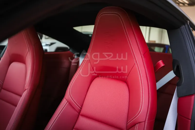2026 بورش 911 كاريرا