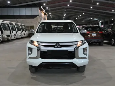 2022 متسوبيشي ال 200