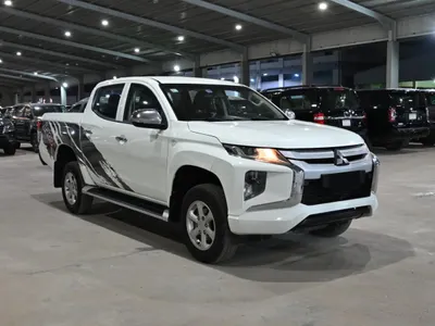 2022 متسوبيشي ال 200