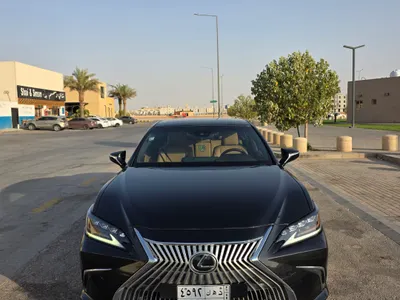 2020 لكزس إي إس 250