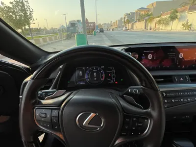 2020 لكزس إي إس 250