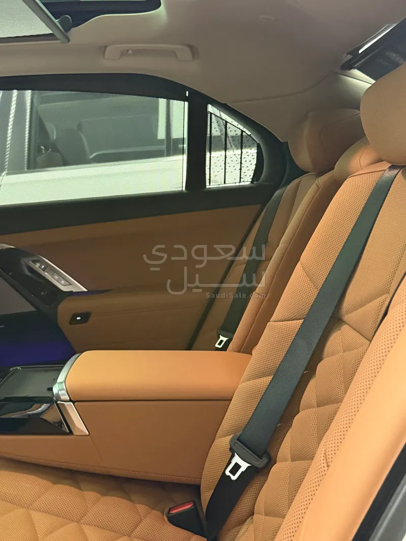 2026 بي ام دبليو الفئة السابعة 735أي
