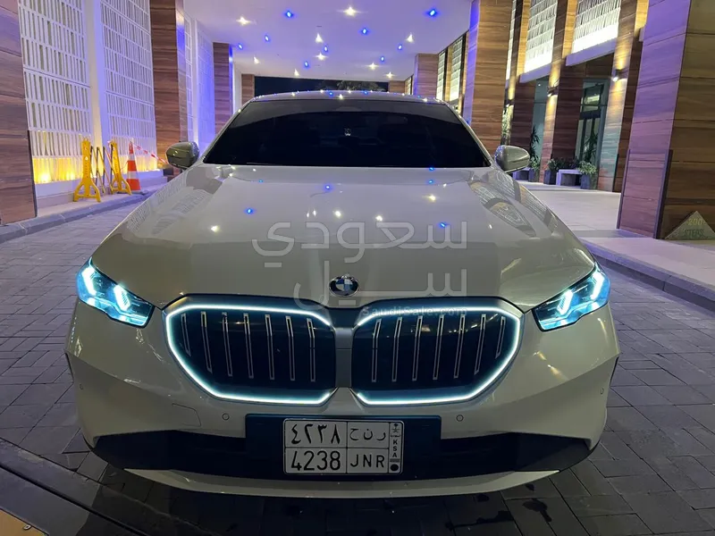 2025 بي ام دبليو الفئة الخامسة 520 أي