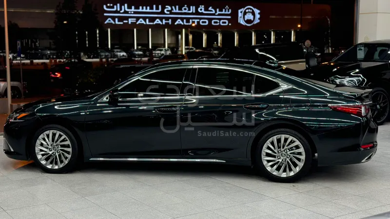 2025 لكزس إي إس 350 دي دي