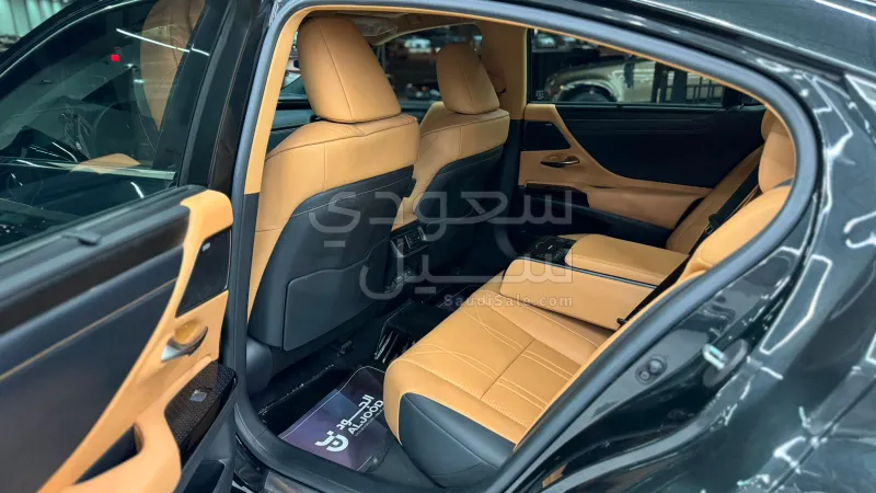 2025 لكزس إي إس 350 دي دي