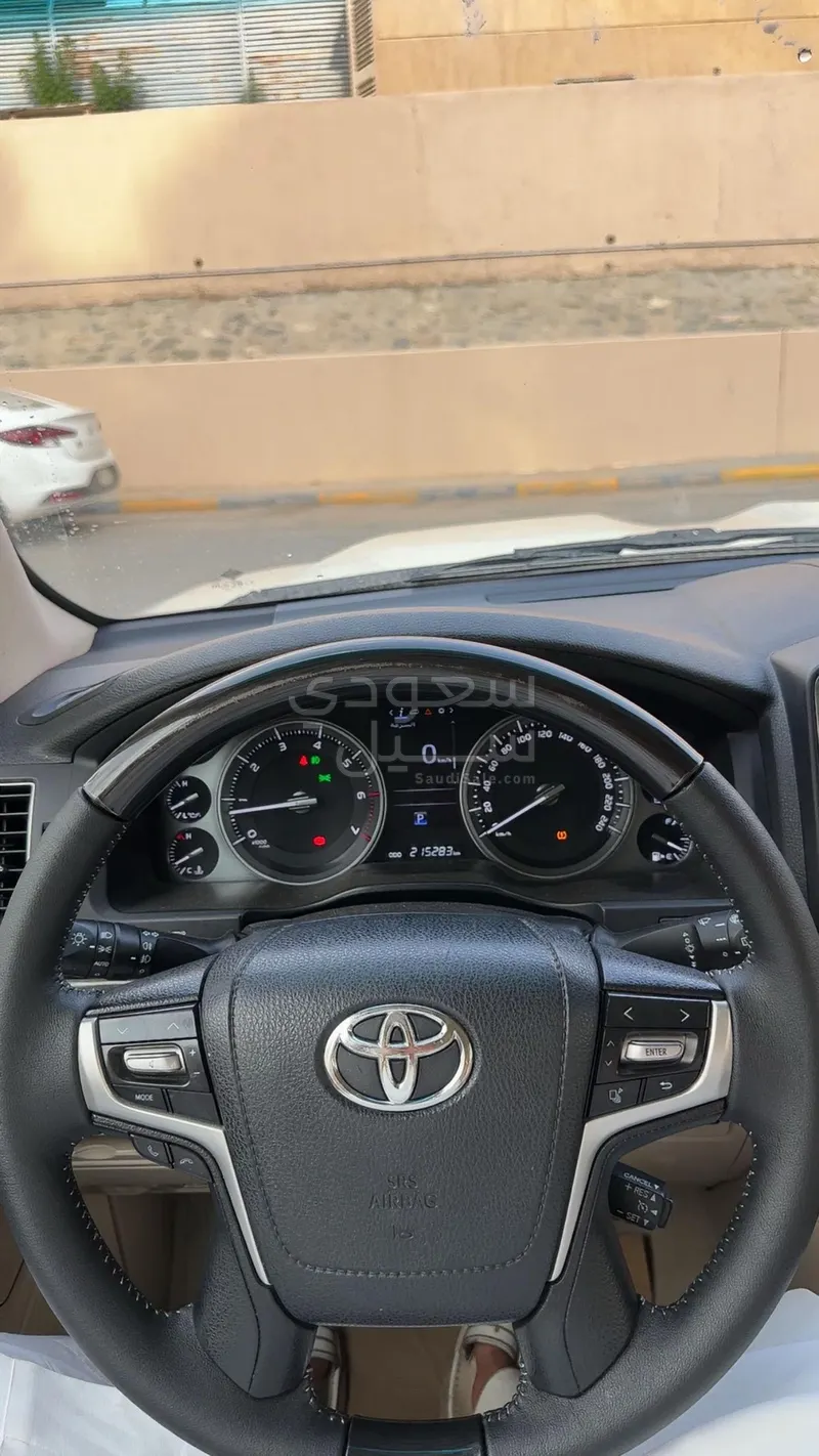 2020 تويوتا لاند كروزر جي اكس ار