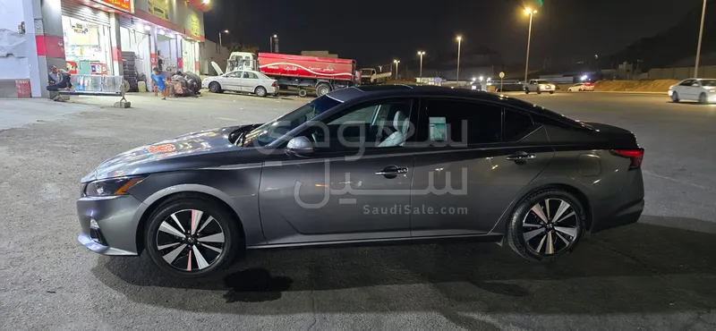 2022 نيسان التيما