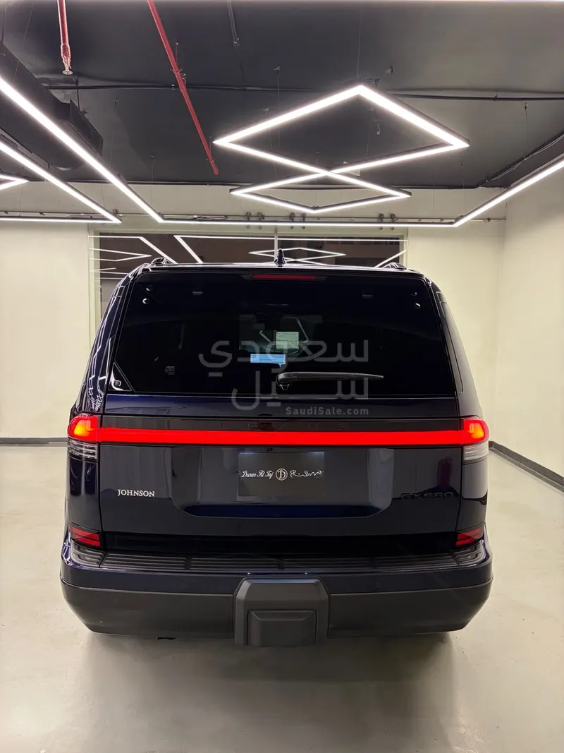 2025 لكزس جي إكس 550