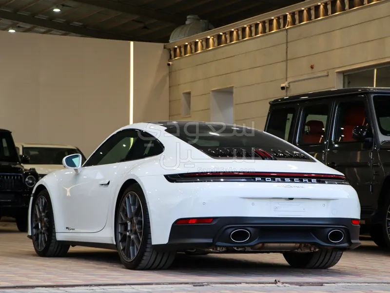 2025 بورش 911 كاريرا