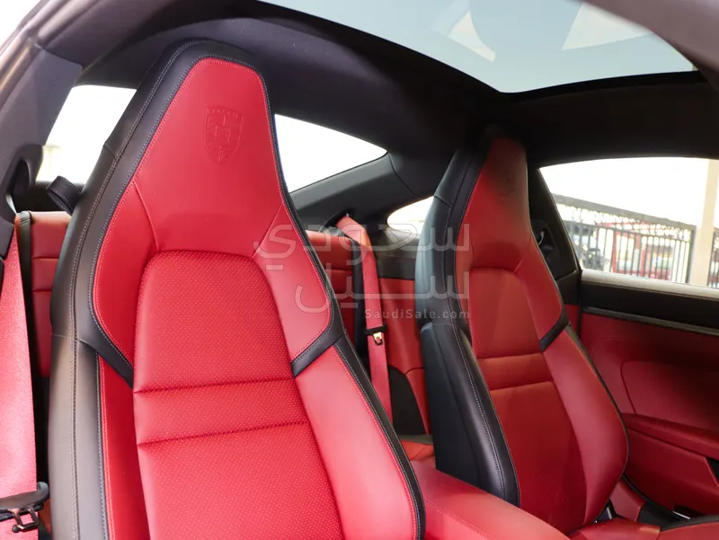 2025 بورش 911 كاريرا