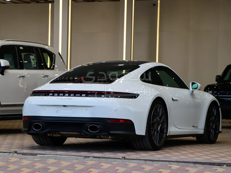 2025 بورش 911 كاريرا