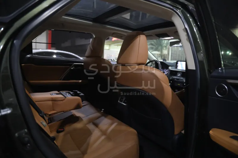 2022 لكزس أر إكس 350