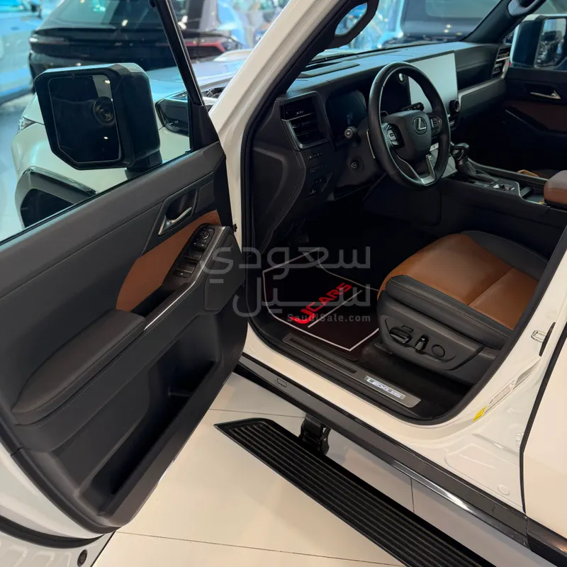 2024 لكزس جي إكس 550