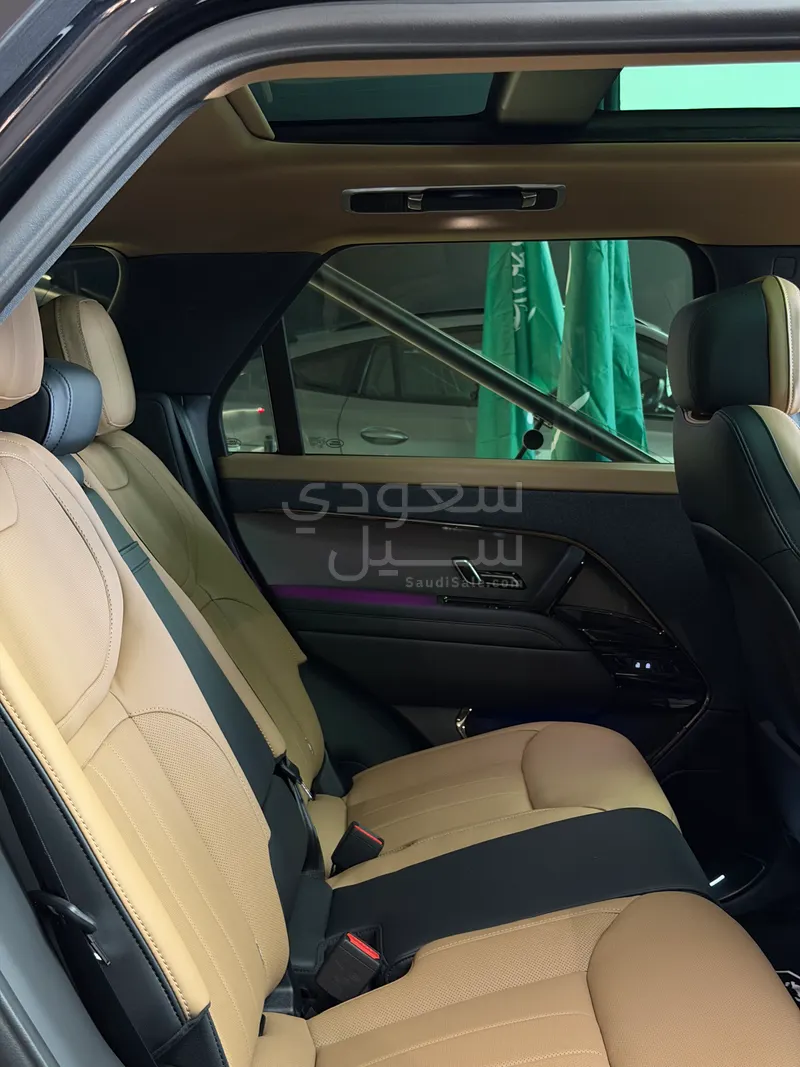 2025 لاند روفر رينج روفر سبورت اتش اس اي