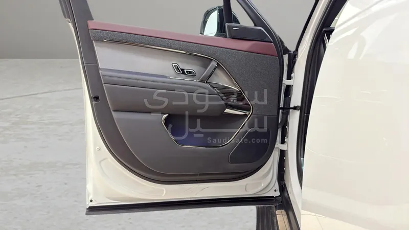 2025 لاند روفر رينج روفر سبورت اس اي