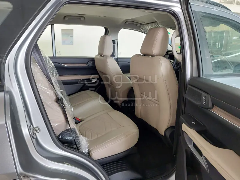 2025 فورد ايفرست