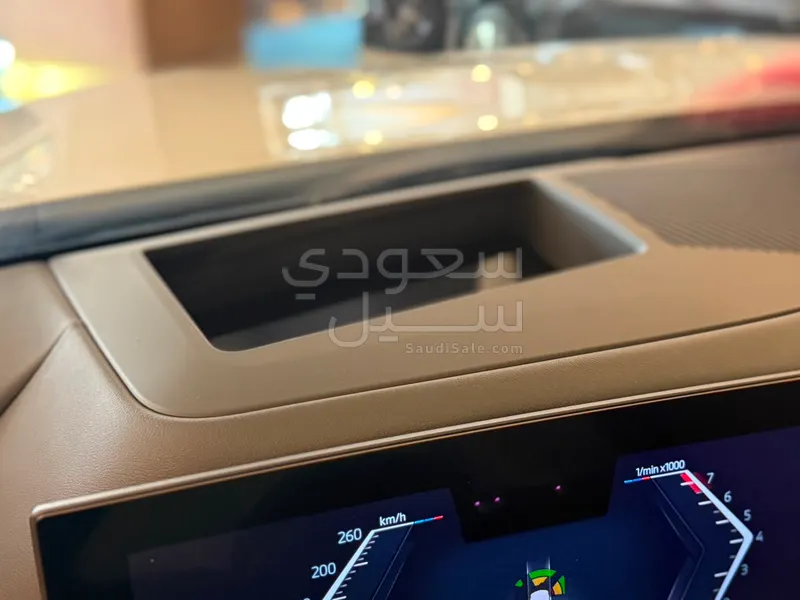 2025 بي ام دبليو الفئة الخامسة 520 أي إم كت
